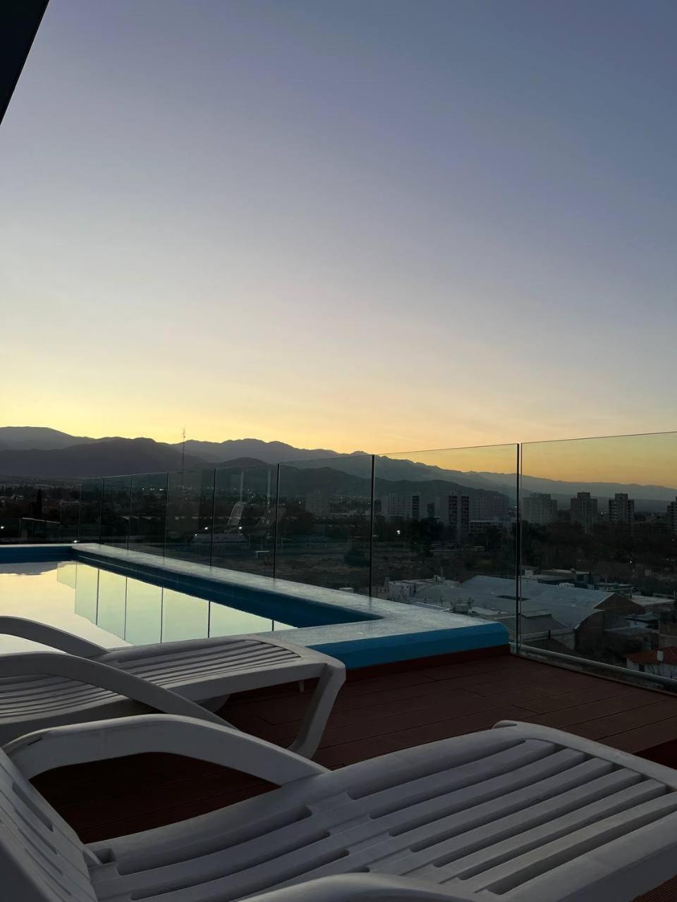 Apartamento Centrico Con Las Mejores Vistas De Mendoza Exterior photo